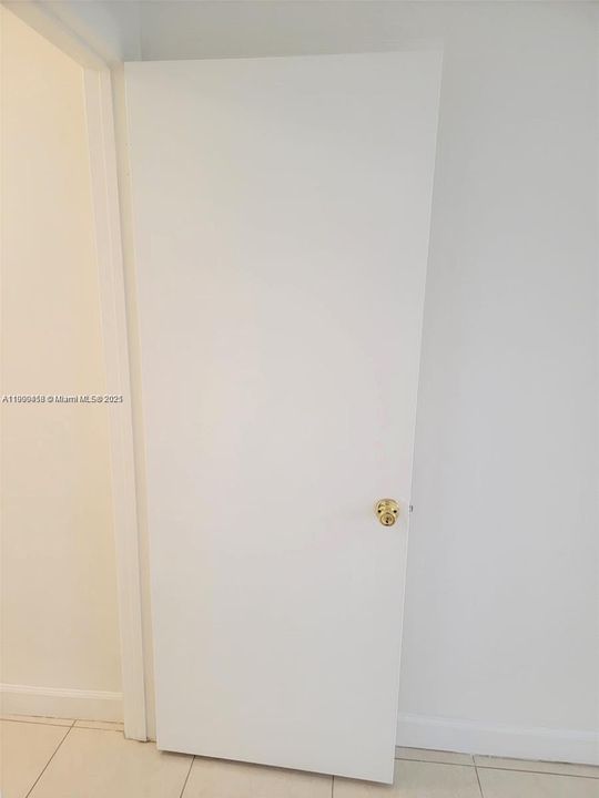 Recently Rented: $1,900 (2 beds, 2 baths, 984 Square Feet)