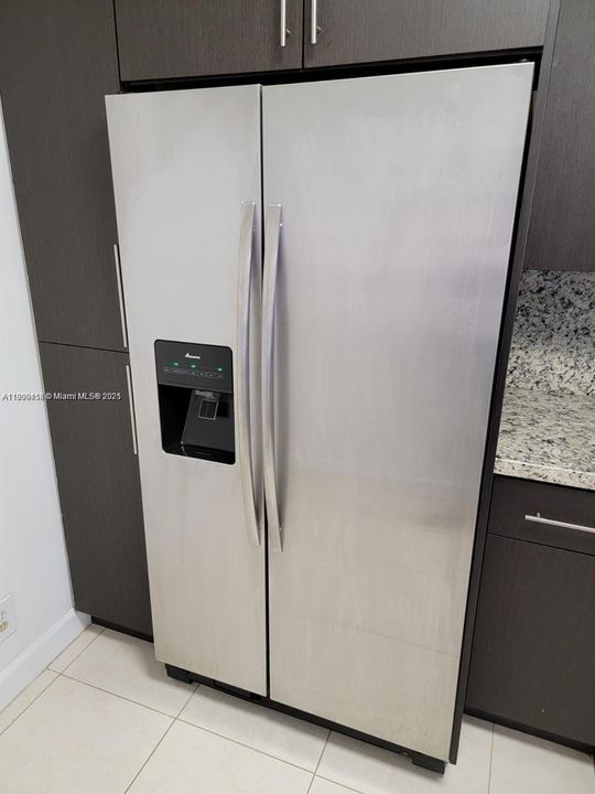 Recently Rented: $1,900 (2 beds, 2 baths, 984 Square Feet)