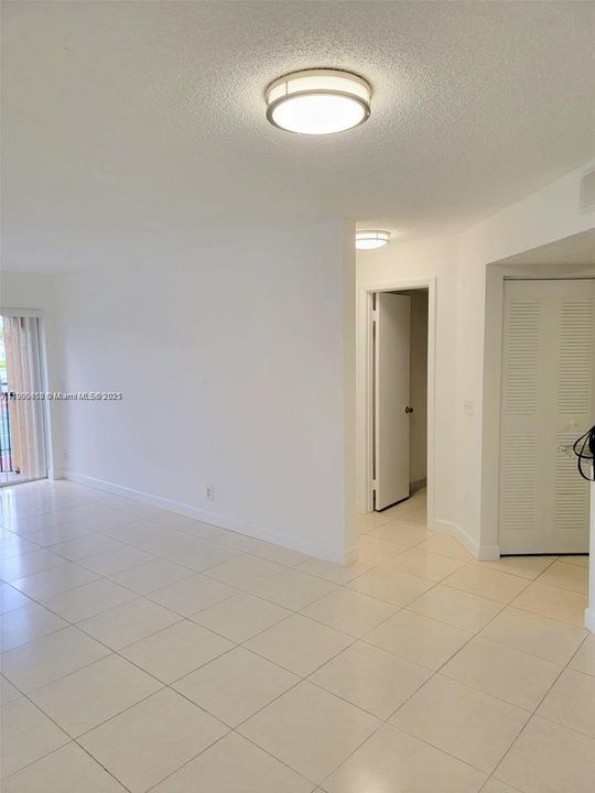 Recently Rented: $1,900 (2 beds, 2 baths, 984 Square Feet)