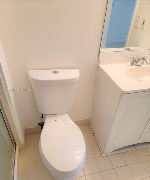 Recently Rented: $1,900 (2 beds, 2 baths, 984 Square Feet)