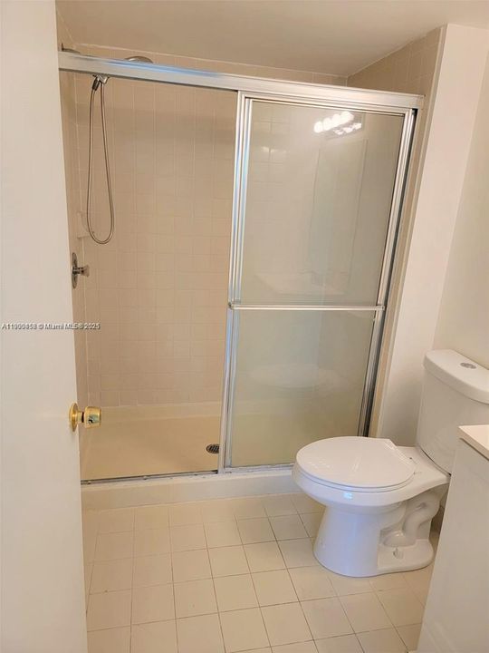 Recently Rented: $1,900 (2 beds, 2 baths, 984 Square Feet)