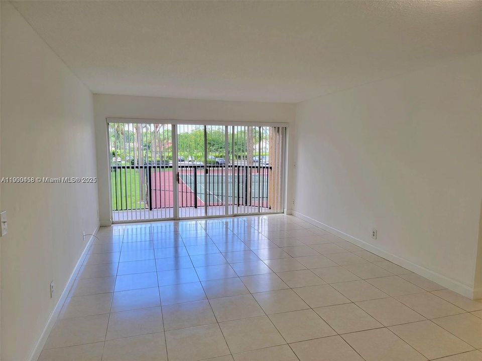 Recently Rented: $1,900 (2 beds, 2 baths, 984 Square Feet)