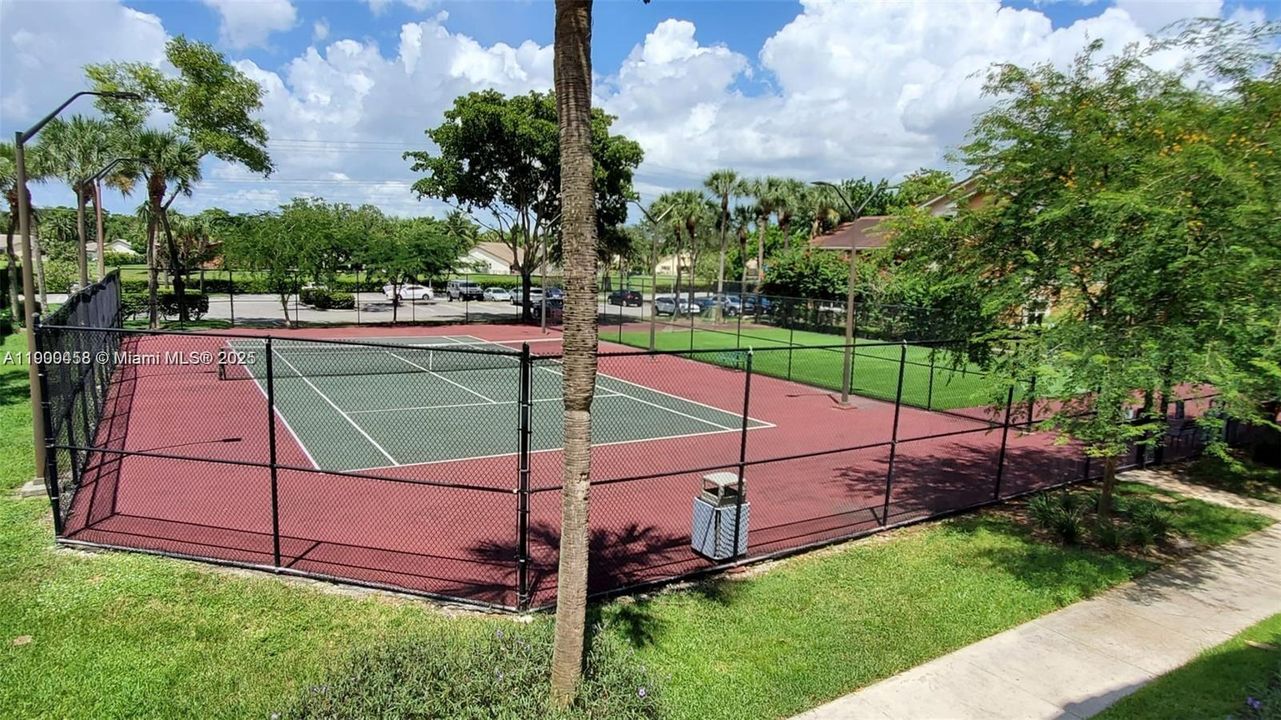 Recently Rented: $1,900 (2 beds, 2 baths, 984 Square Feet)