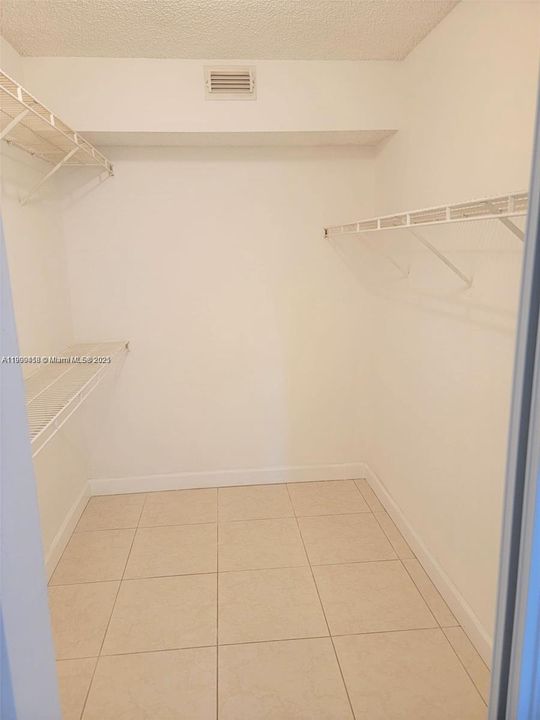 Recently Rented: $1,900 (2 beds, 2 baths, 984 Square Feet)