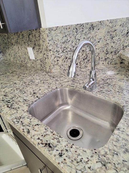 Recently Rented: $1,900 (2 beds, 2 baths, 984 Square Feet)