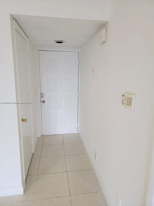 Recently Rented: $1,900 (2 beds, 2 baths, 984 Square Feet)