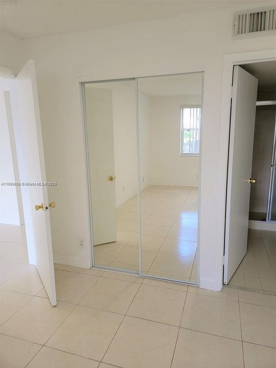 Recently Rented: $1,900 (2 beds, 2 baths, 984 Square Feet)