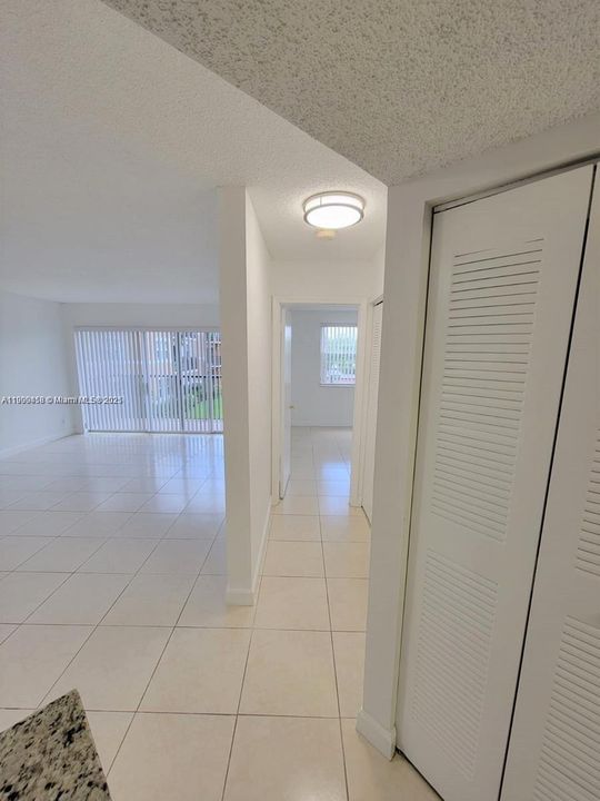 Recently Rented: $1,900 (2 beds, 2 baths, 984 Square Feet)
