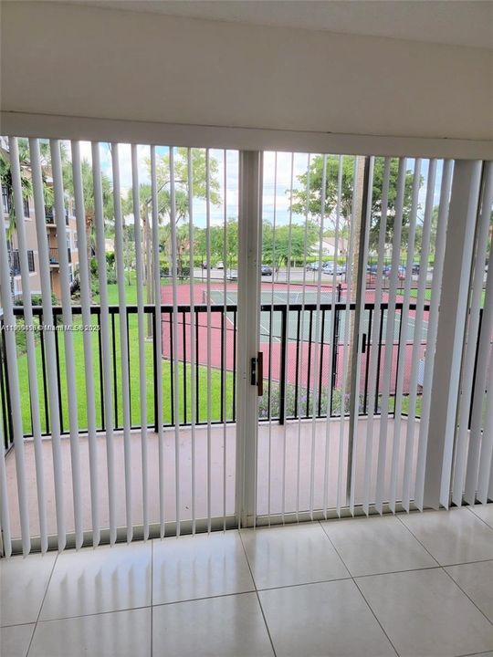 Recently Rented: $1,900 (2 beds, 2 baths, 984 Square Feet)