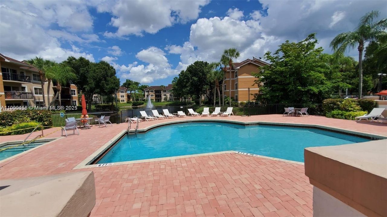 Recently Rented: $1,900 (2 beds, 2 baths, 984 Square Feet)