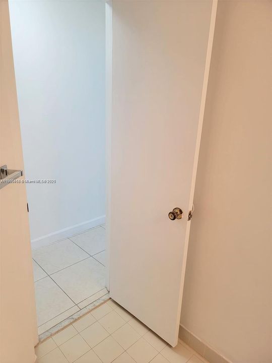 Recently Rented: $1,900 (2 beds, 2 baths, 984 Square Feet)