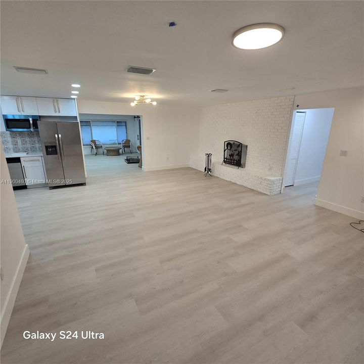 For Sale: $1,200,000 (5 beds, 2 baths, 2544 Square Feet)