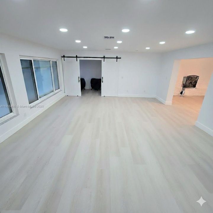 For Sale: $1,200,000 (5 beds, 2 baths, 2544 Square Feet)