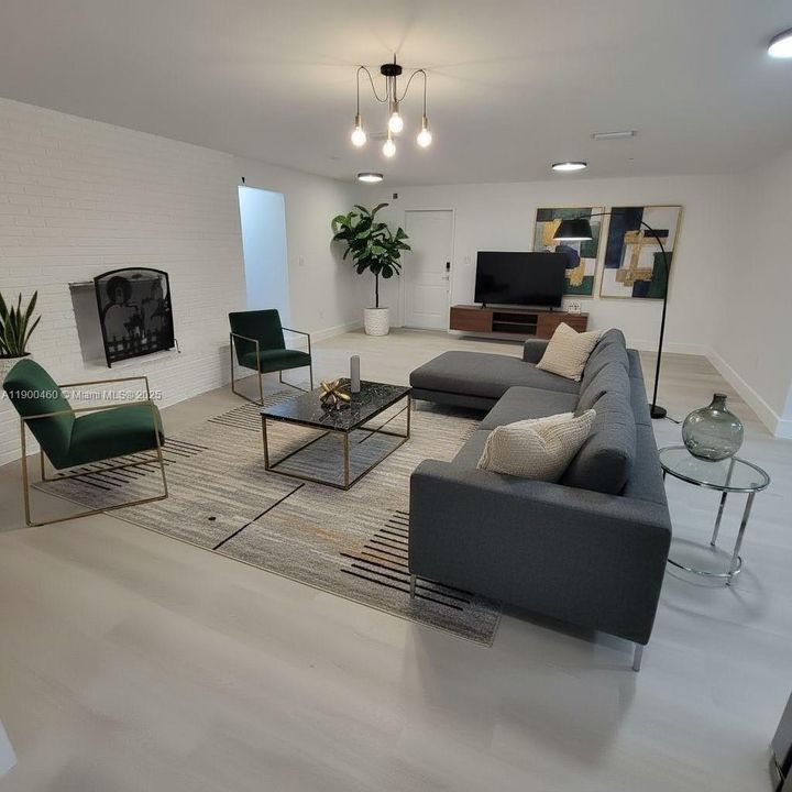 For Sale: $1,200,000 (5 beds, 2 baths, 2544 Square Feet)