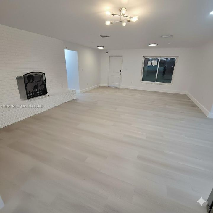 For Sale: $1,200,000 (5 beds, 2 baths, 2544 Square Feet)