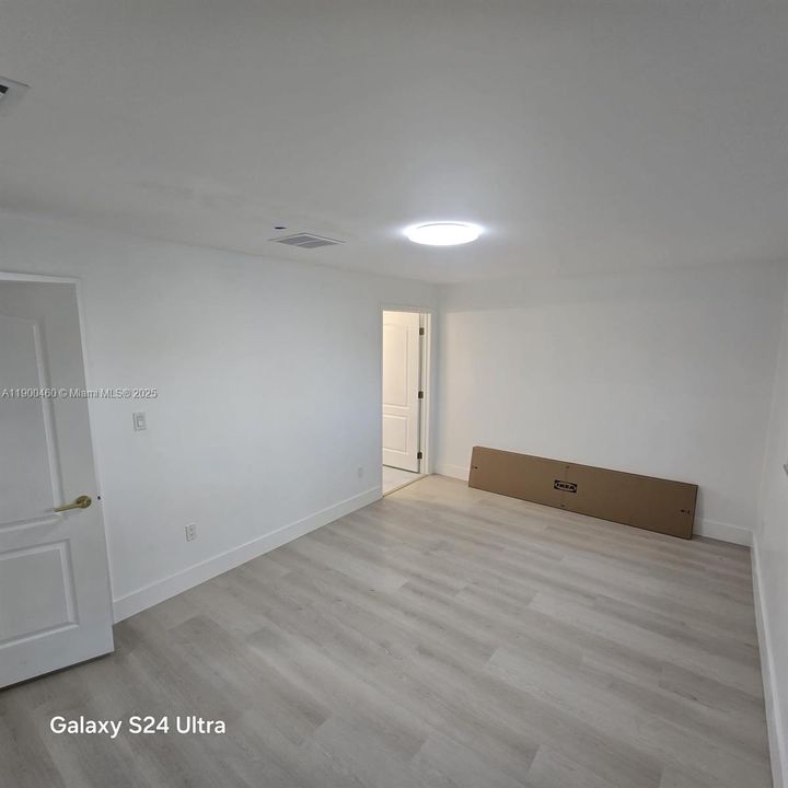 For Sale: $1,200,000 (5 beds, 2 baths, 2544 Square Feet)