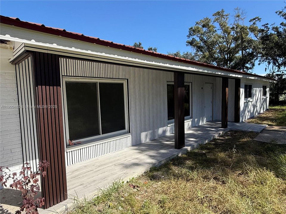 For Sale: $1,200,000 (5 beds, 2 baths, 2544 Square Feet)