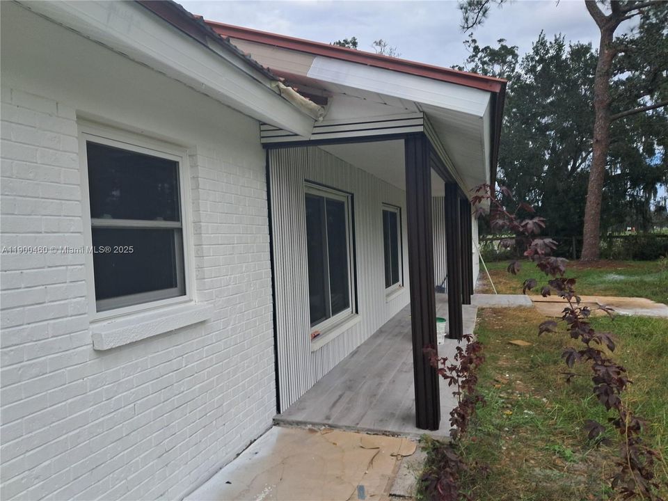 For Sale: $1,200,000 (5 beds, 2 baths, 2544 Square Feet)