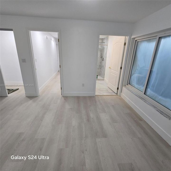 For Sale: $1,200,000 (5 beds, 2 baths, 2544 Square Feet)