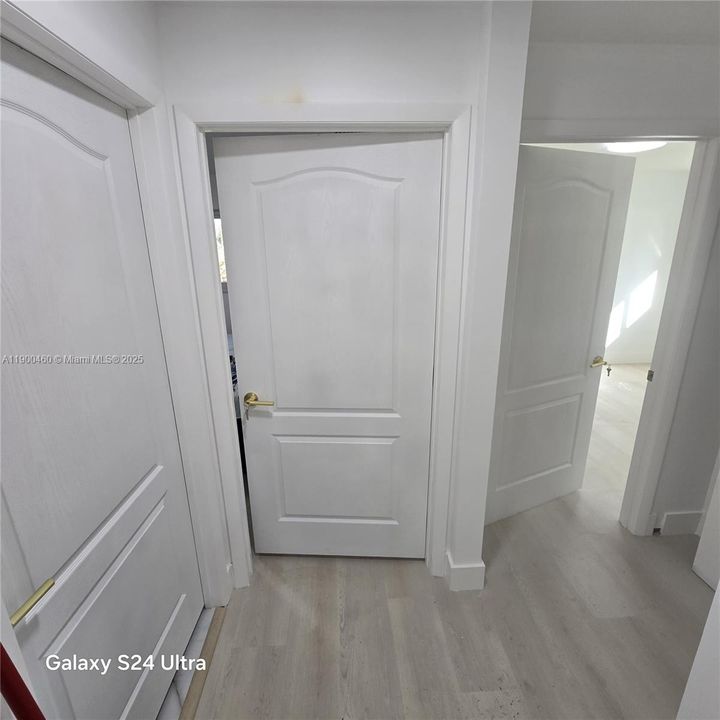 For Sale: $1,200,000 (5 beds, 2 baths, 2544 Square Feet)