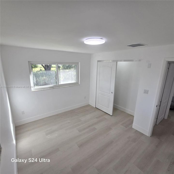 For Sale: $1,200,000 (5 beds, 2 baths, 2544 Square Feet)