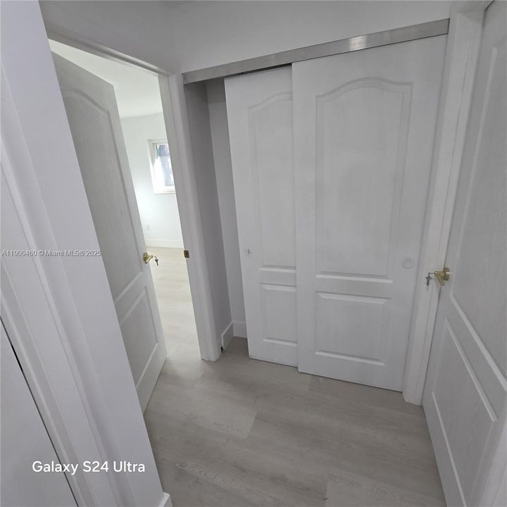 For Sale: $1,200,000 (5 beds, 2 baths, 2544 Square Feet)