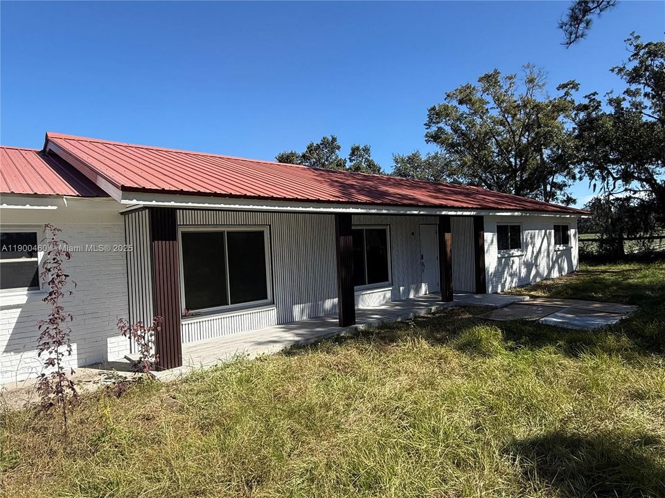 For Sale: $1,200,000 (5 beds, 2 baths, 2544 Square Feet)