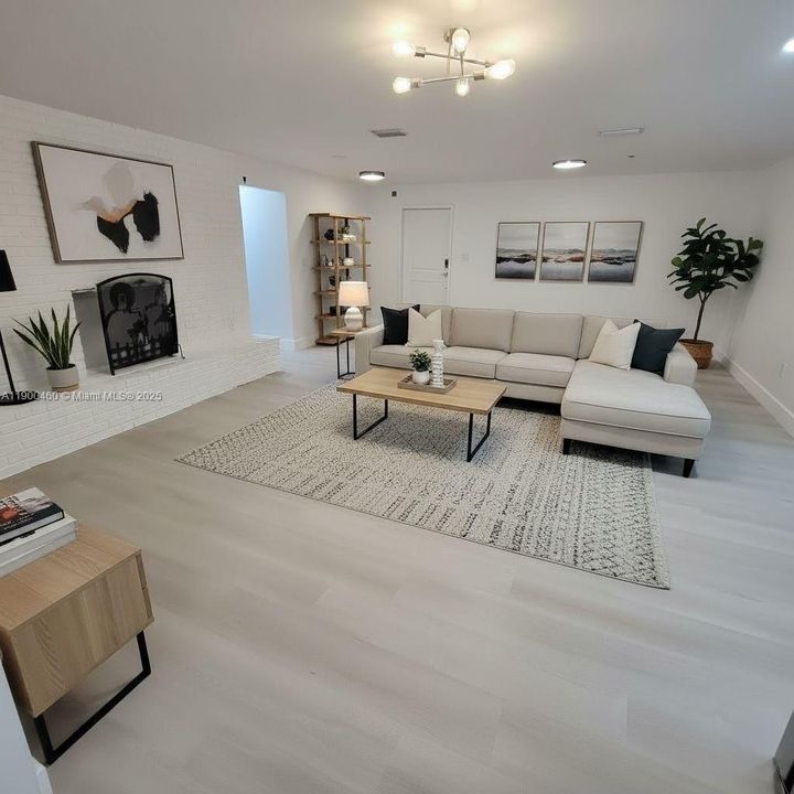 For Sale: $1,200,000 (5 beds, 2 baths, 2544 Square Feet)