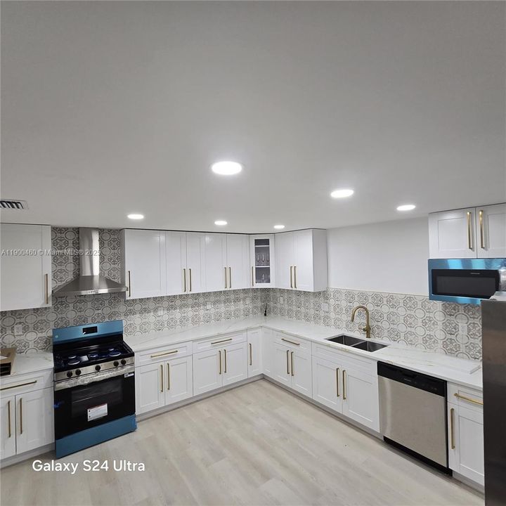 For Sale: $1,200,000 (5 beds, 2 baths, 2544 Square Feet)