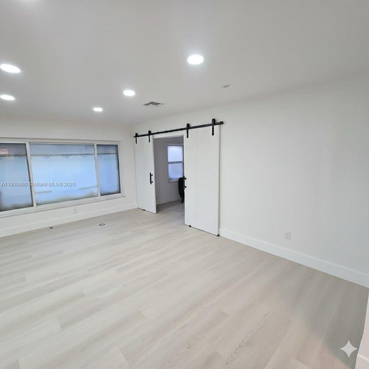 For Sale: $1,200,000 (5 beds, 2 baths, 2544 Square Feet)