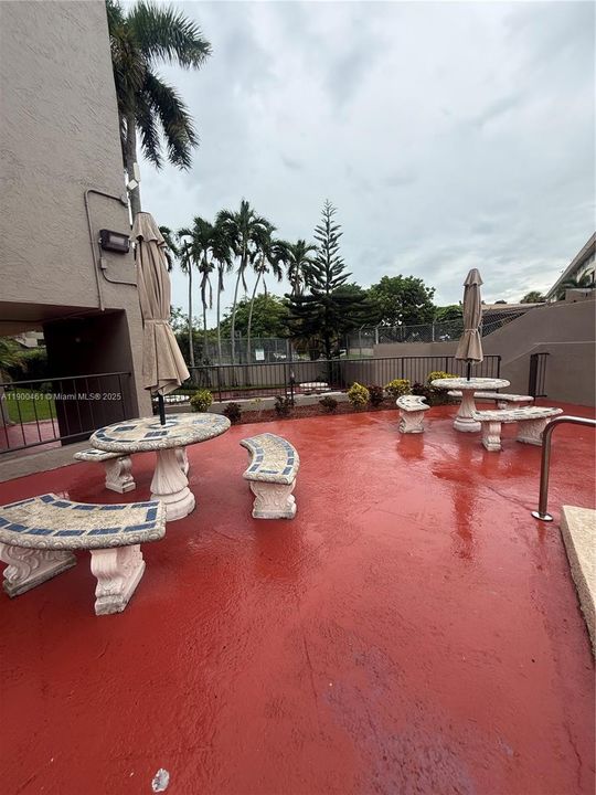 For Rent: $1,900 (1 beds, 1 baths, 873 Square Feet)