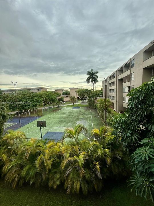 For Rent: $1,900 (1 beds, 1 baths, 873 Square Feet)