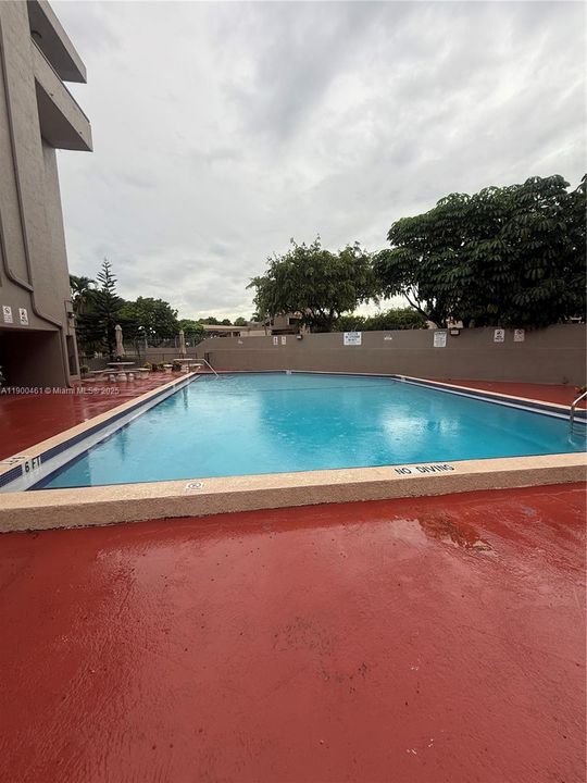 For Rent: $1,900 (1 beds, 1 baths, 873 Square Feet)