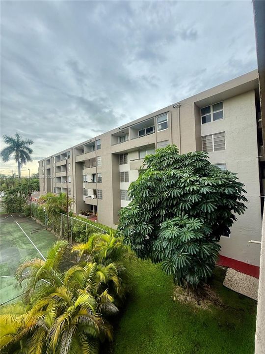 For Rent: $1,900 (1 beds, 1 baths, 873 Square Feet)