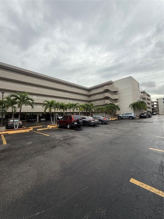 For Rent: $1,900 (1 beds, 1 baths, 873 Square Feet)