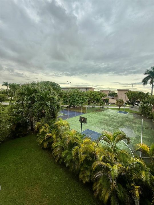 For Rent: $1,900 (1 beds, 1 baths, 873 Square Feet)