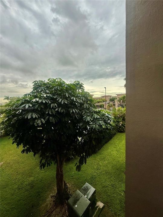 For Rent: $1,900 (1 beds, 1 baths, 873 Square Feet)