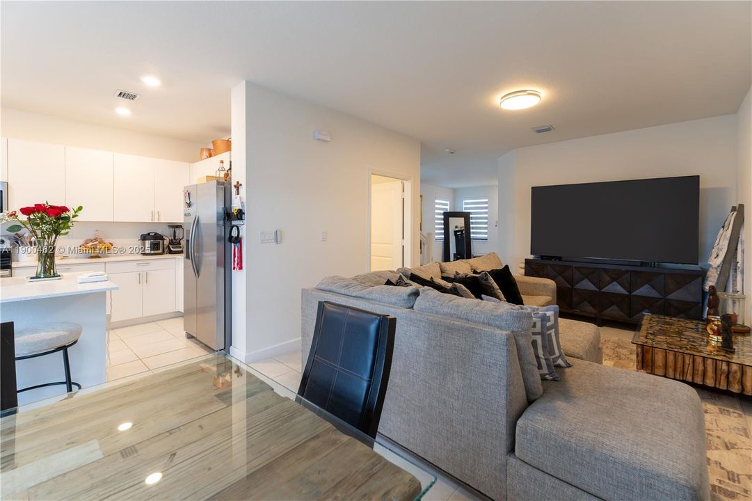 待售: $525,000 (3 贝兹, 2 浴室, 1827 平方英尺)