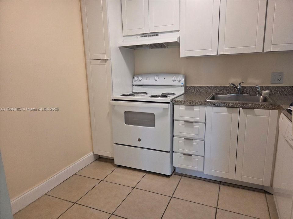 For Rent: $1,750 (1 beds, 1 baths, 750 Square Feet)