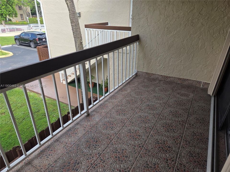 For Rent: $1,750 (1 beds, 1 baths, 750 Square Feet)