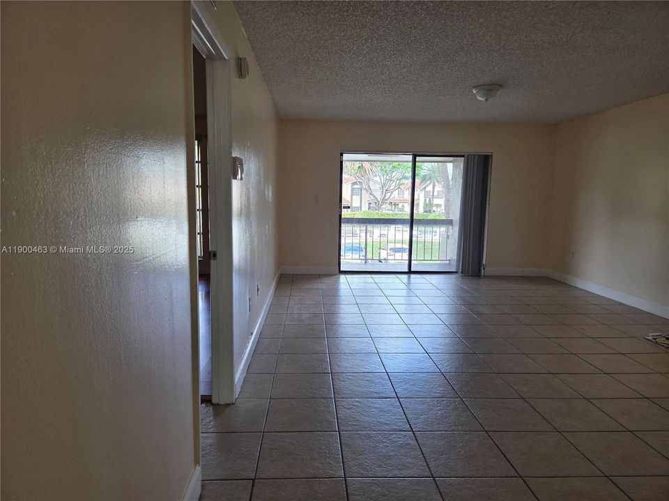 For Rent: $1,750 (1 beds, 1 baths, 750 Square Feet)