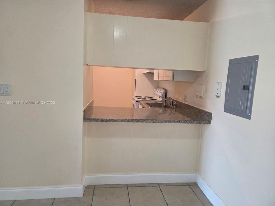 For Rent: $1,750 (1 beds, 1 baths, 750 Square Feet)