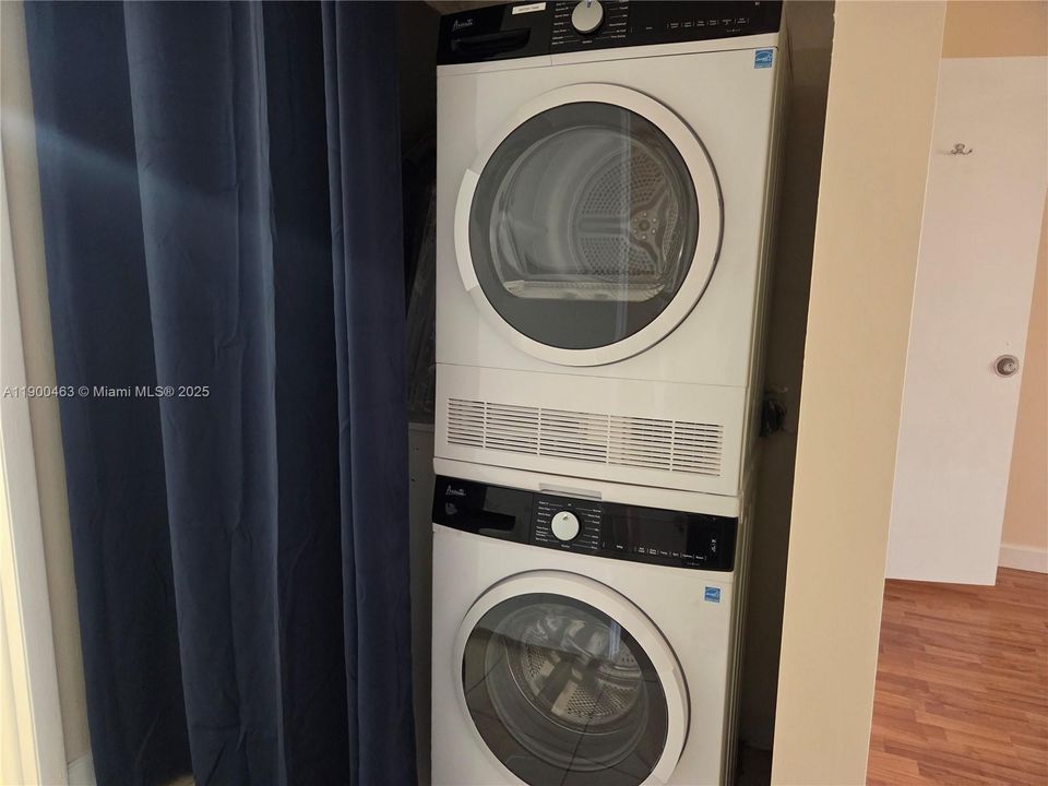 For Rent: $1,750 (1 beds, 1 baths, 750 Square Feet)