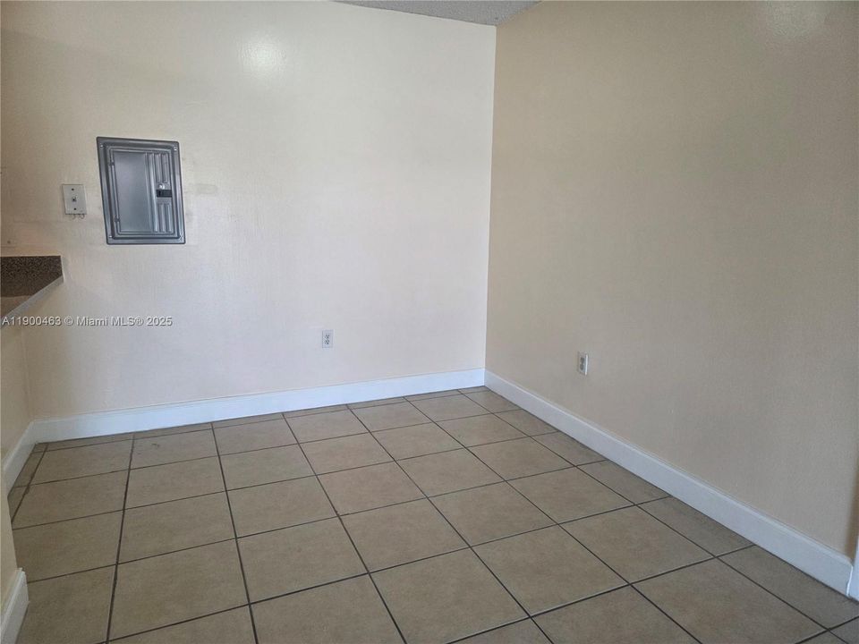 For Rent: $1,750 (1 beds, 1 baths, 750 Square Feet)