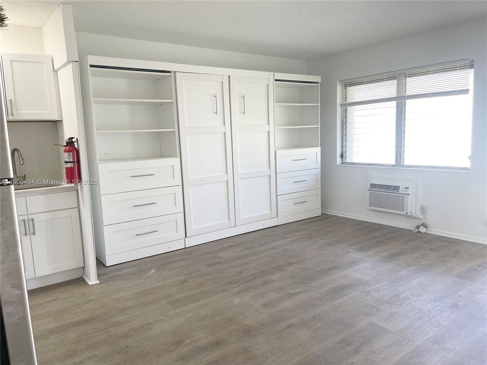 En Renta: $1,300 (0 camas, 1 baños, 2664 Pies cuadrados)