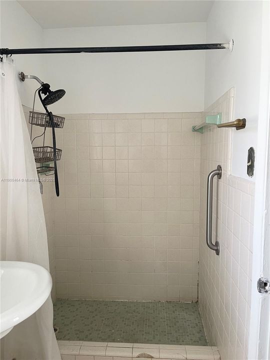 En Renta: $1,300 (0 camas, 1 baños, 2664 Pies cuadrados)