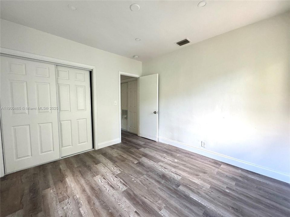 最近租的: $2,300 (2 贝兹, 2 浴室, 900 平方英尺)