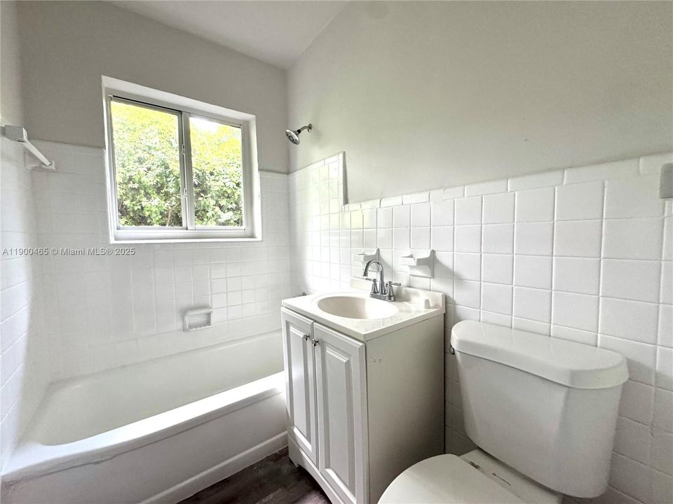 最近租的: $2,300 (2 贝兹, 2 浴室, 900 平方英尺)