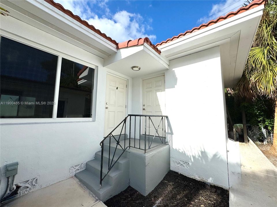 最近租的: $2,300 (2 贝兹, 2 浴室, 900 平方英尺)