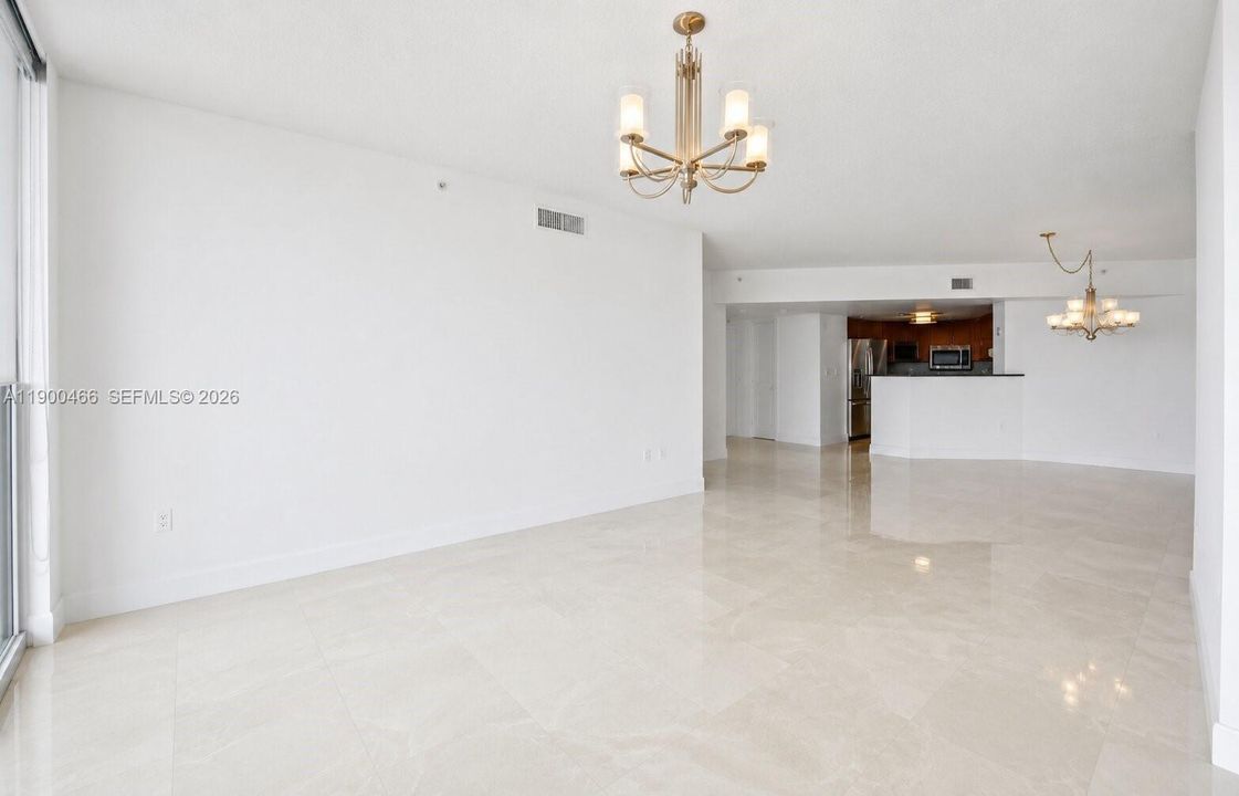 На продажу: $1,039,000 (2 спален, 2 ванн, 1715 Квадратных фут)